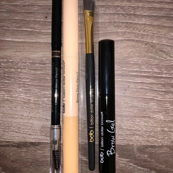 SOLD!! Eshadow palette + brow kit - Picture 3 of 3